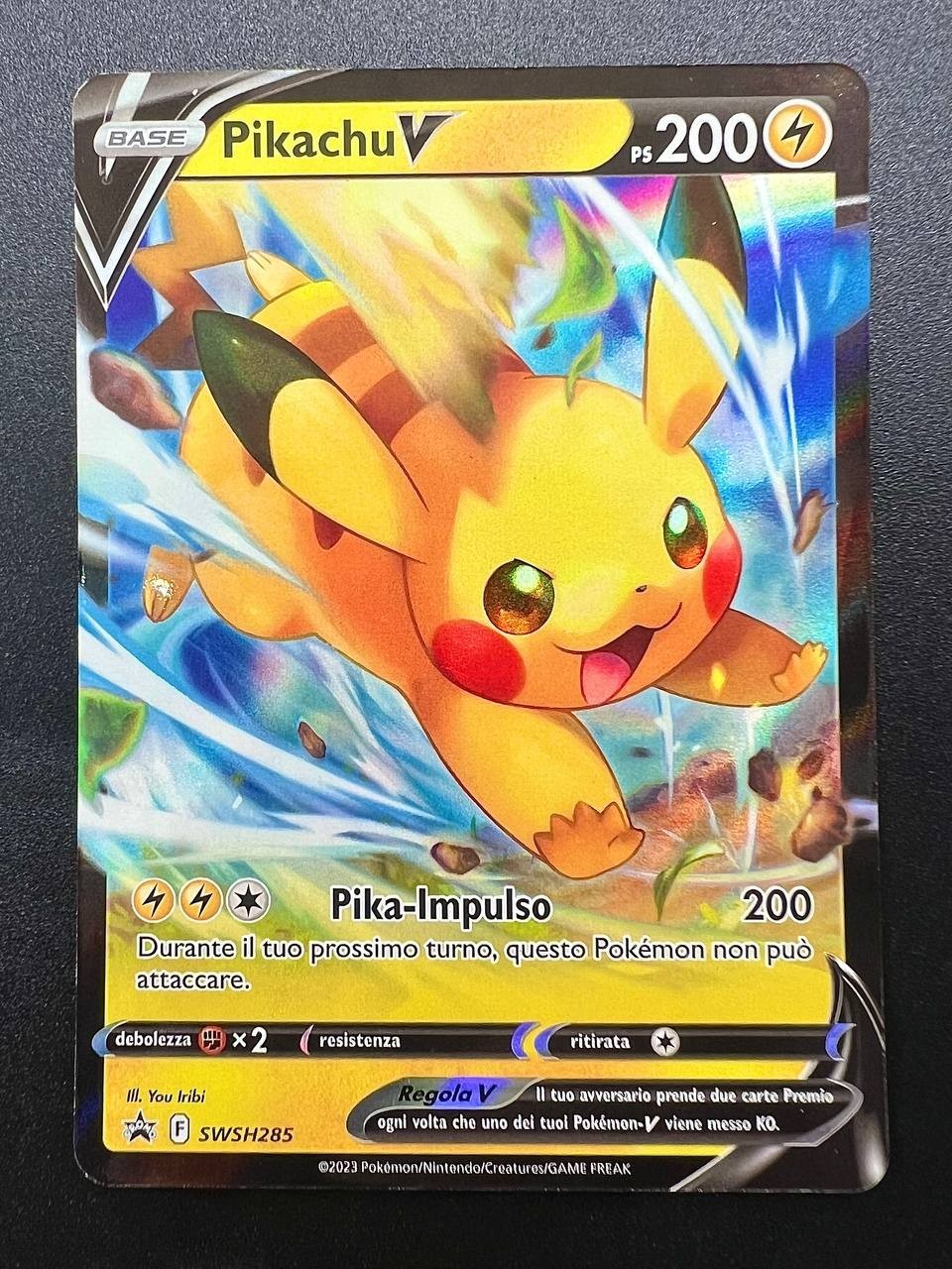 Carta Pokémon Pikachu V Promo SWSH285 Zenith regale Holo Italiano Near mint