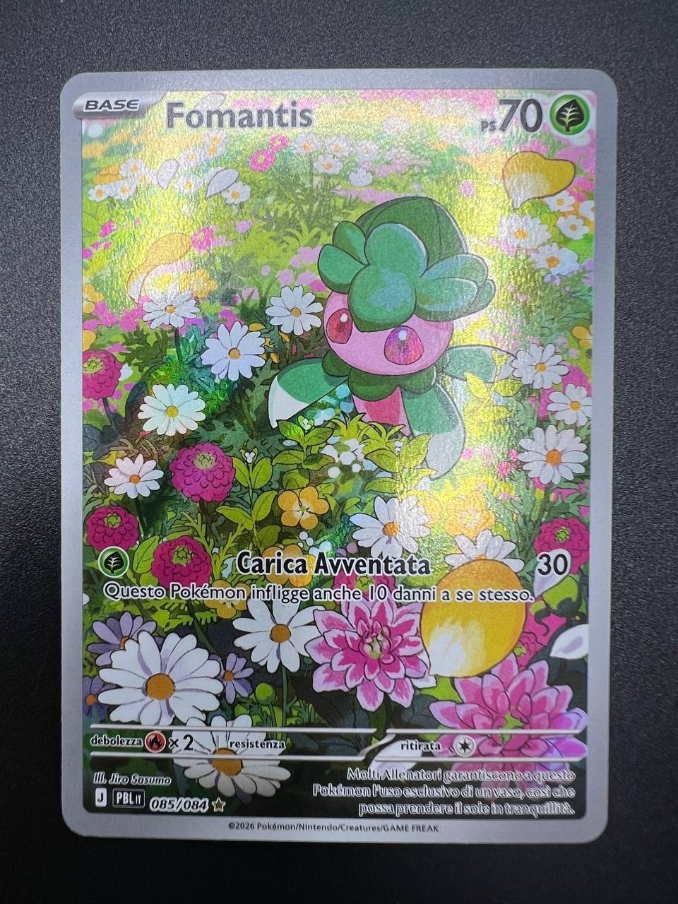 Pokemon Fomantis PBL 085/084 AR Art Rare Buio pesto Italiano ITA NM Carta