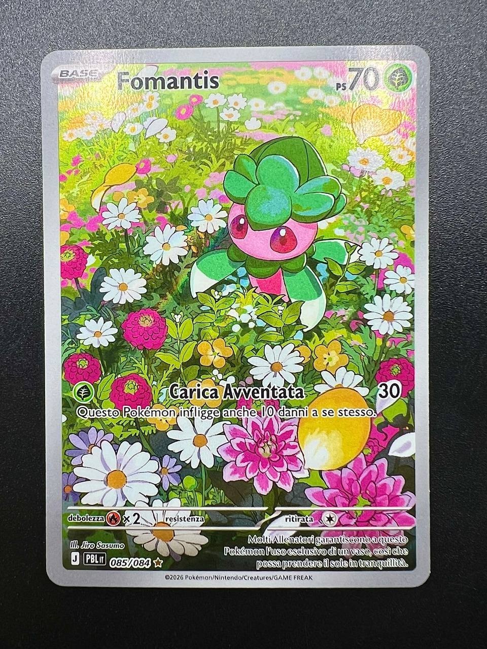Carta Pokemon Fomantis 085/084 PBL Buio pesto Italiano Near mint Holo